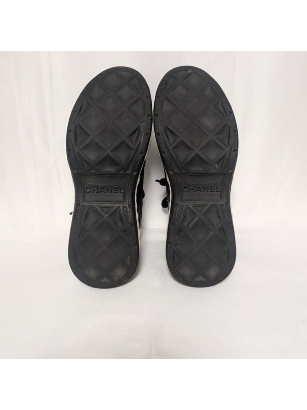 Chanel Sneakers CC Logo Quilted - Picture 5 of 10